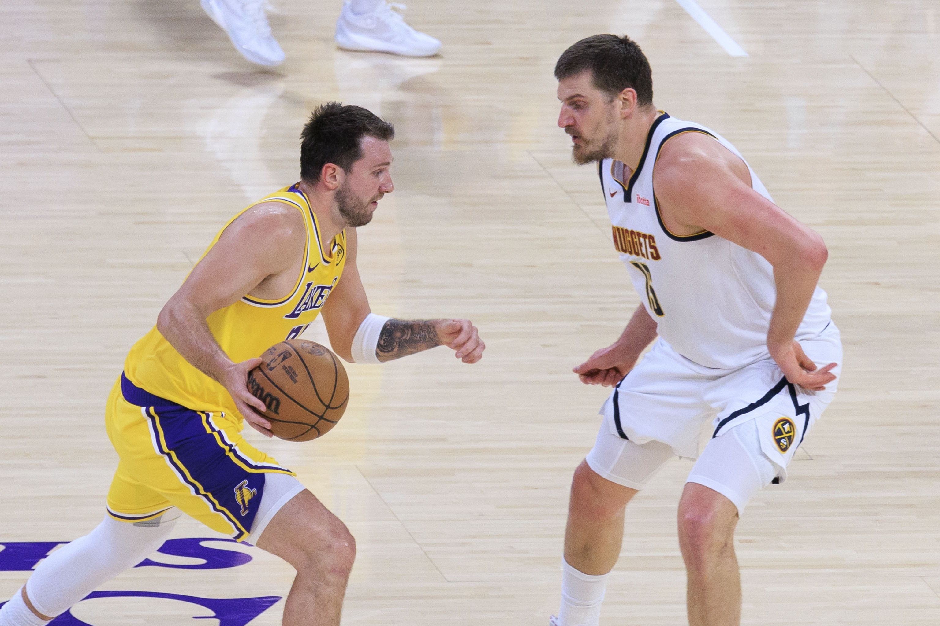 卡佩拉评NBA足球表现Top 5：恩比德 东契奇 西卡 字母哥 约基奇